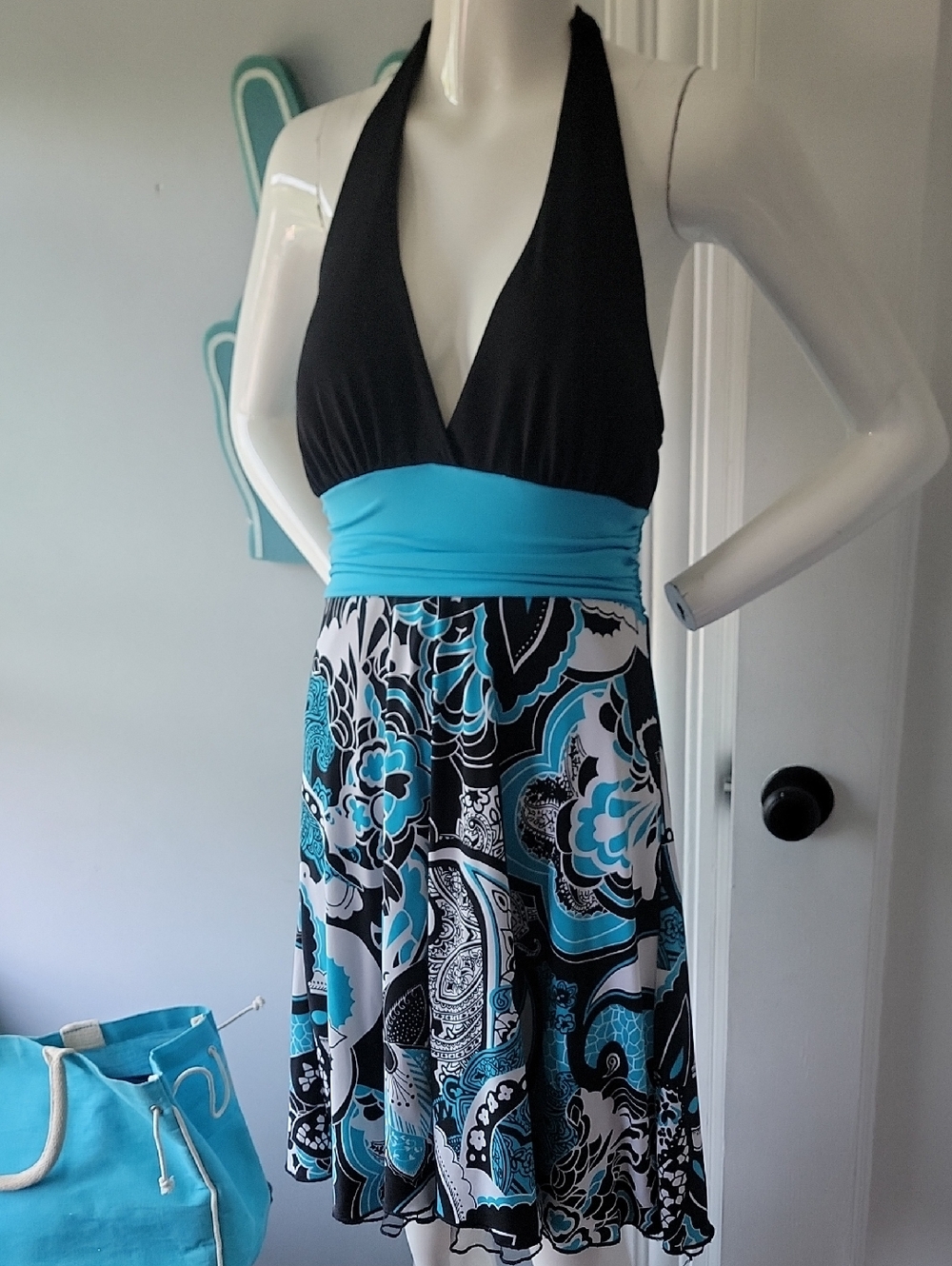 Halter Dress Size 6😎